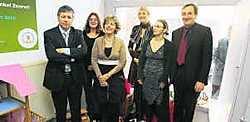 Minister Vandeuren met de burgemeester van Zoersel en de mensen van de opvoedingswinkel.Louis Verbraeken