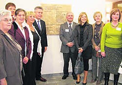 Als trouw OCMW-raadslid was Martha Tackaert (links) aanwezig op de opening van het nieuwe woonzorgcentrum Ter Meere. René Stevens