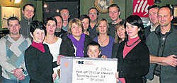 Het benefiet was een succes en de organisatoren konden een grote cheque overhandigen.mye