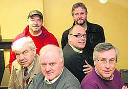 Patrick Rozé, Willy Degroote, Karel Bulckaen, Luc Vangheluwe, Rik Lefevere en auteur-acteur Yves Durnez zijn de drijvende krachten achter het verteltheater. Luc Vanthuyne