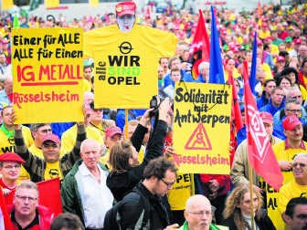 De Europese vakbonden zijn solidair met Opel Antwerpen. Elk land met Opel-fabrieken stuurt bovendien een delegatie naar België. wbk
