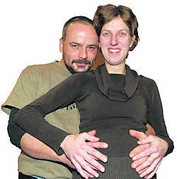 Jacoba De Roo en<br> Frank Schollaert van café Ondineke verwachten de baby op Valentijn. Het feest valt dit jaar samen met carnaval. Hendrik De Rycke