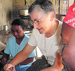 Zuster Chantal aan het werk in Haïti.if