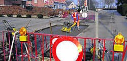 De straat werd gisteren voorlopig hersteld.ram