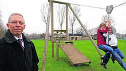 Paul Jonckheere vroeg eerder al om het verwaarloosde speelplein te herstellen. Michel Vanneuville