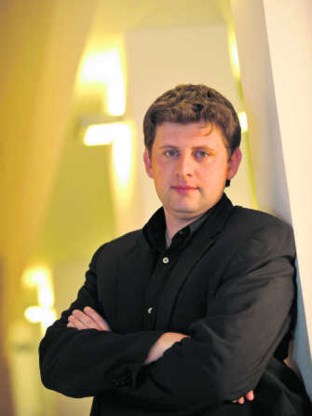 John Crombez: "Banken die overheidssteun kregen, zouden verplicht moeten worden de “groene lening nieuwe stijl, aan te bieden."photo news
