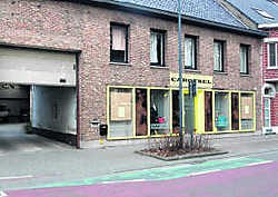 De recherche van de federale politie van Kortrijk zocht gisteren de hele dag naar sporen die naar de dader kunnen leiden. Kurt Desplenter