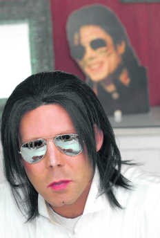 Emmanuel De Reyghere is een internationaal bekende Jackson-imitator.mvn