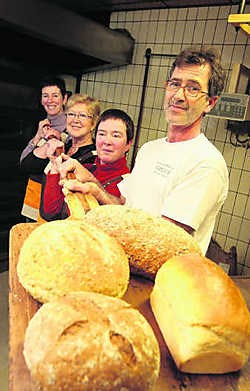 Hendrik, Kristien, Denise en Caroline Deloof in hun bakkerij: 'Dit is ons koninkrijk.'fvv