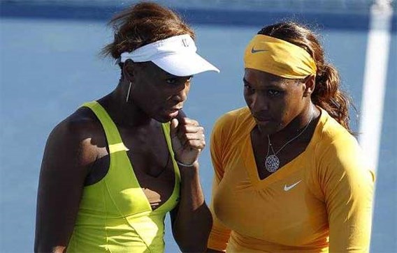 Serena Williams met zus ook in finale dubbel