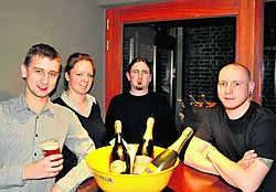 Het bestuur van de Bierorde van Vauban, met Frederique Singier, Shari Sterck, Davy Bauwen en Thijs Lanoye. David Lemaitre ontbreekt op de foto. Piet Lesage