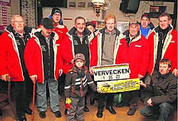 Een veertigtal supporters vertrok gisteravond met de bus richting Tsjechië. 'Zo kan iedereen alle WK-wedstrijden volgen. Ook die van de dames met de Lilse Sanne Cant', klinkt het. Louis Verbraeken