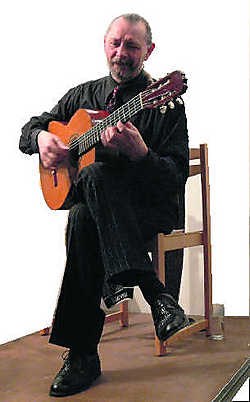 Jean Van<br> der Schueren, voorzitter van vzw Duende, <br>is zelf gitarist. Bart Biesemans