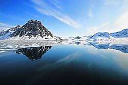Met de sneeuwscooter proeven van het licht en de stilte van de ijzige wildernis van Spitsbergen. hh