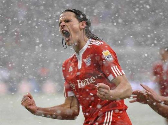 Van Buyten stuwt Bayern naar de kop