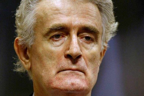 Karadzic 'gedecoreerd' daags voor herdenking massamoord Srebrenica