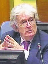 De solovoorstelling van Karadzic gaat vandaag verder.ap