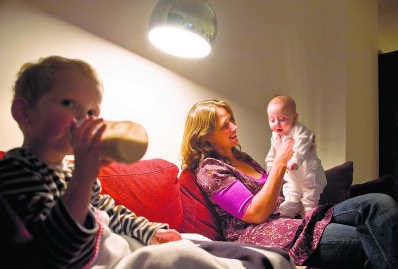 Deeltijds werken om voor de kinderen te zorgen: alleen vrouwen doen het.Roel Burgler