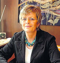 Vlaams schepen Anne Sobrie vindt het spijtig dat de folders niet mogen worden verdeeld. yds