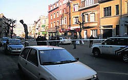 De straat werd een tijdlang voor alle verkeer afgesloten. rdb