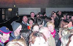 Om 19 uur trotseerden al vijftig filmfans de koude.vbj