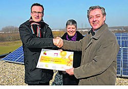 Minister Smet bezocht de zonnepanelen op het dak van KTA Horteco in Vilvoorde.kms