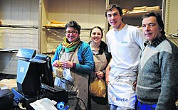 Diane Heuvinck en Katrien, Gert en Alex Pede zijn tegelijk boer, bakker, brouwer en Bed&Breakfast-uitbaters: 'We serveren onze klanten kwaliteit.'gpp