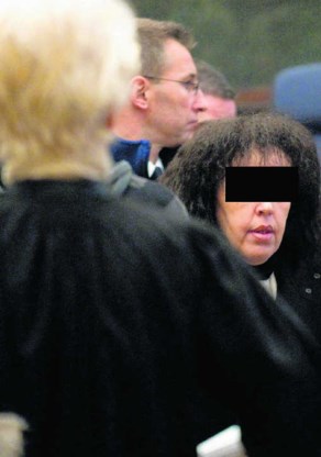 Malika El Aroud, zonder sluier, op haar proces in Brussel. Benoit Doppagne/blg