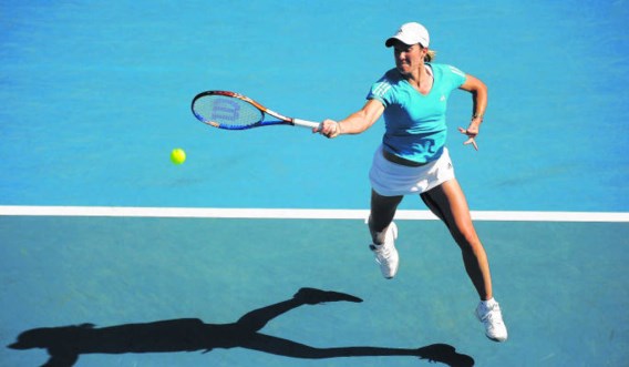 Justine Henin trainde gisteren twee uur pittig en liet daarbij een plaatselijke hitting-partner alle hoeken van de baan zien.Philippe Crochet/photo news