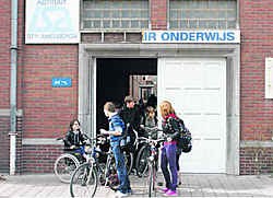 Einde van de schooltijd. Op 30 juni sluit de schoolpoort definitief. mbb