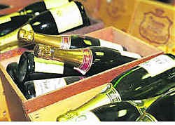 De dief had een voorkeur voor champagne. rr