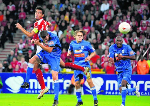 Op 4 oktober vorig jaar stonden Genk en Standard al eens tegenover elkaar op de grasmat. Jimmy Bolcina / photo news