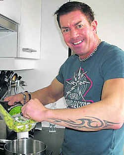 Serge Van Camp pakt uit met een originele combinatie van pasta en ansjovis. cdb