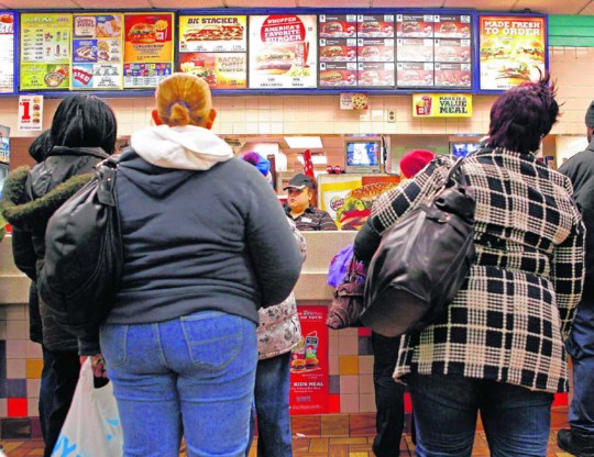 'Armen in New York worden gedwongen om slecht te eten', zegt professor Nicholas Freudenberg. Oost- en Centraal-Harlem hebben gemiddeld 24 fastfoodrestaurants per 100.000 inwoners. De chique Upper East Side heeft er 8 per 100.000 inwoners. Finbarr O'Reilly