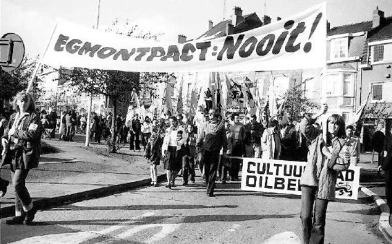 Vlaanderen trok ten strijde tegen het Egmontpact (foto: een betoging in oktober 1977). Dat voorzag in de splitsing van Brussel-Halle-Vilvoorde.belga