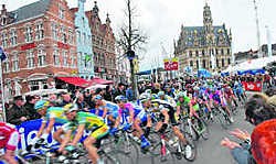 Het stadsbestuur wil een volksfeest creëren rond de aankomst van de Driedaagse De Panne-Koksijde op de Markt. pdv