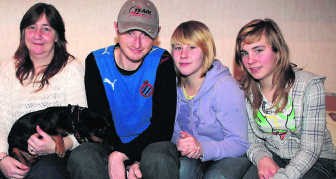 Kristien Laeremans, Jimmy en haar dochters Claudya en Jennifer verhuizen nog deze week naar Oostakker. Gianni Barbieux