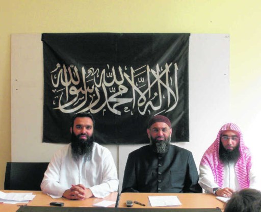 Sayful Islam, Anjem Choudary en Abu Imran: 'Weldra zullen ook jullie vrouwen zich moeten bedekken.' Jozef Leysen