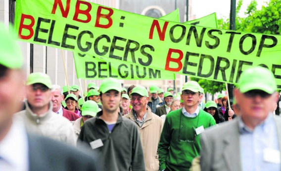 Boze minderheidsaandeelhouders betogen voor de zetel van de Nationale Bank. Bert Van Den Broucke/photo news