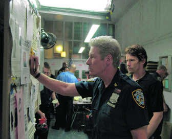 Richard Gere en Ethan Hawke (achter) in 'Brooklyn's finest'. rr