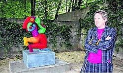 Het kunstwerk 'Leaf from umbrella tree' van Clemens Briels kreeg een plek in het Burgemeesterspark. kvh