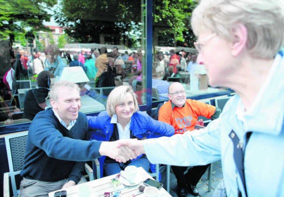Yves Leterme samen met Hilde Crevits op het terras van hotel Graaf van Vlaanderen in Brugge. 'Ik ben niet zo'n campagnebeest.'Wouter Van Vooren