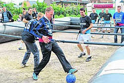 De weergoden kenden geen medelijden met de Vlaamse kermis van FCV Dender. yds