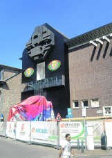 In de Hasseltse binnenstad trekt 'Innercoma', de eerste grote solo van de Limburgse kunstenaar Philip Metten, de aandacht.pdp