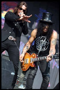 Bij stergitarist Slash raakte de weide vooral in vervoering toen hij klassiekers van Guns N'Roses speelde.
