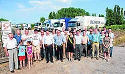 De eerste vrachtwagenparking in West-Vlaanderen werd onder veel belangstelling geopend. Stefaan Beel