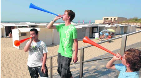 Zand, zon, zee en zoemende vuvuzela's. mvn