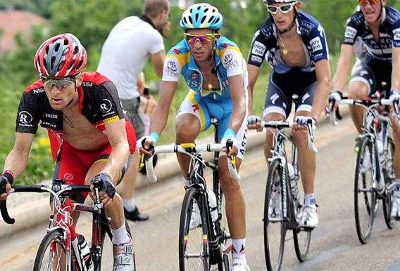 Peloton begint aan eerste Alpenetappe