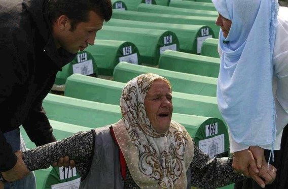 Tienduizenden herdenken val van Srebrenica