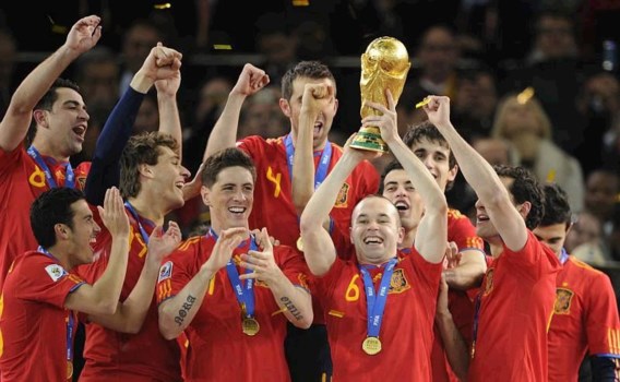 Iniesta schiet Spanje naar eerste wereldtitel